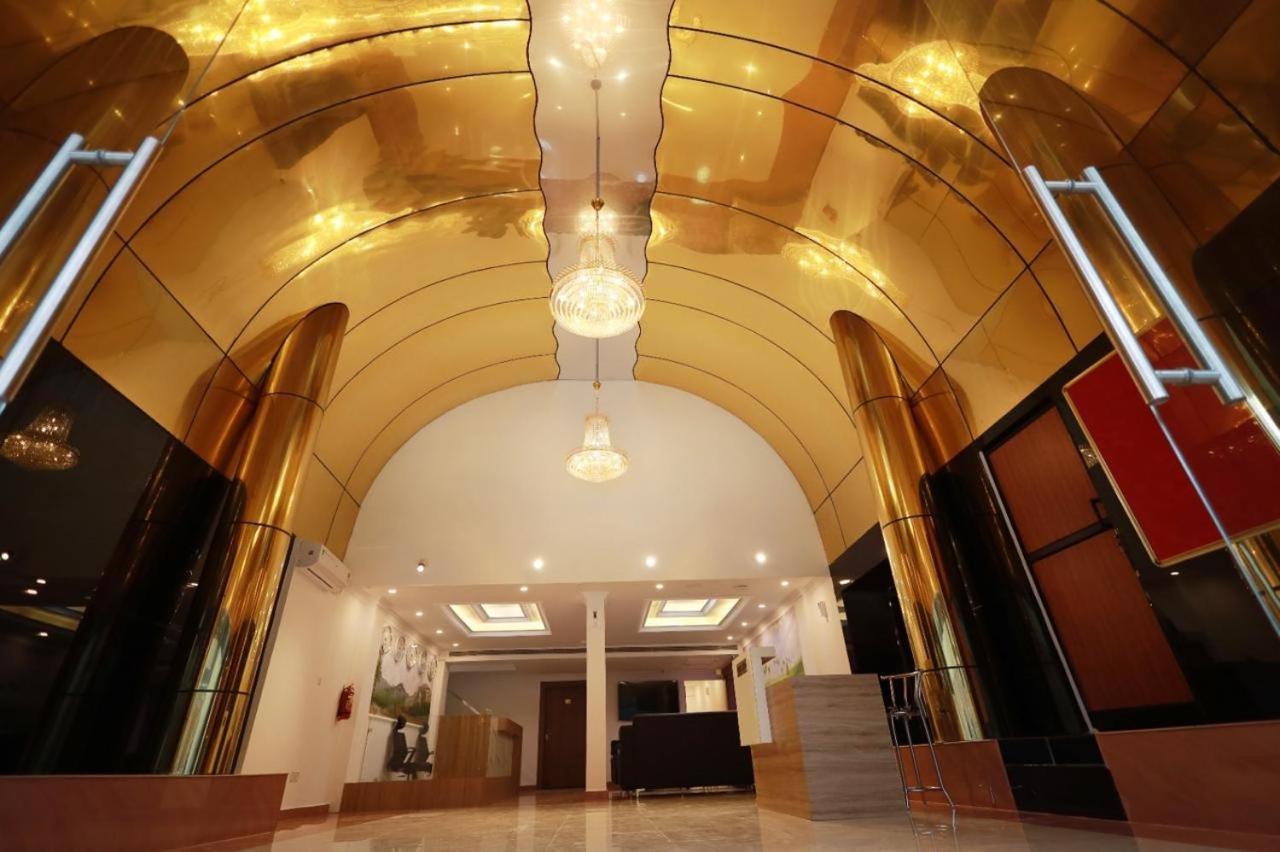 Pearl Residency Hotel Ayoor Ngoại thất bức ảnh