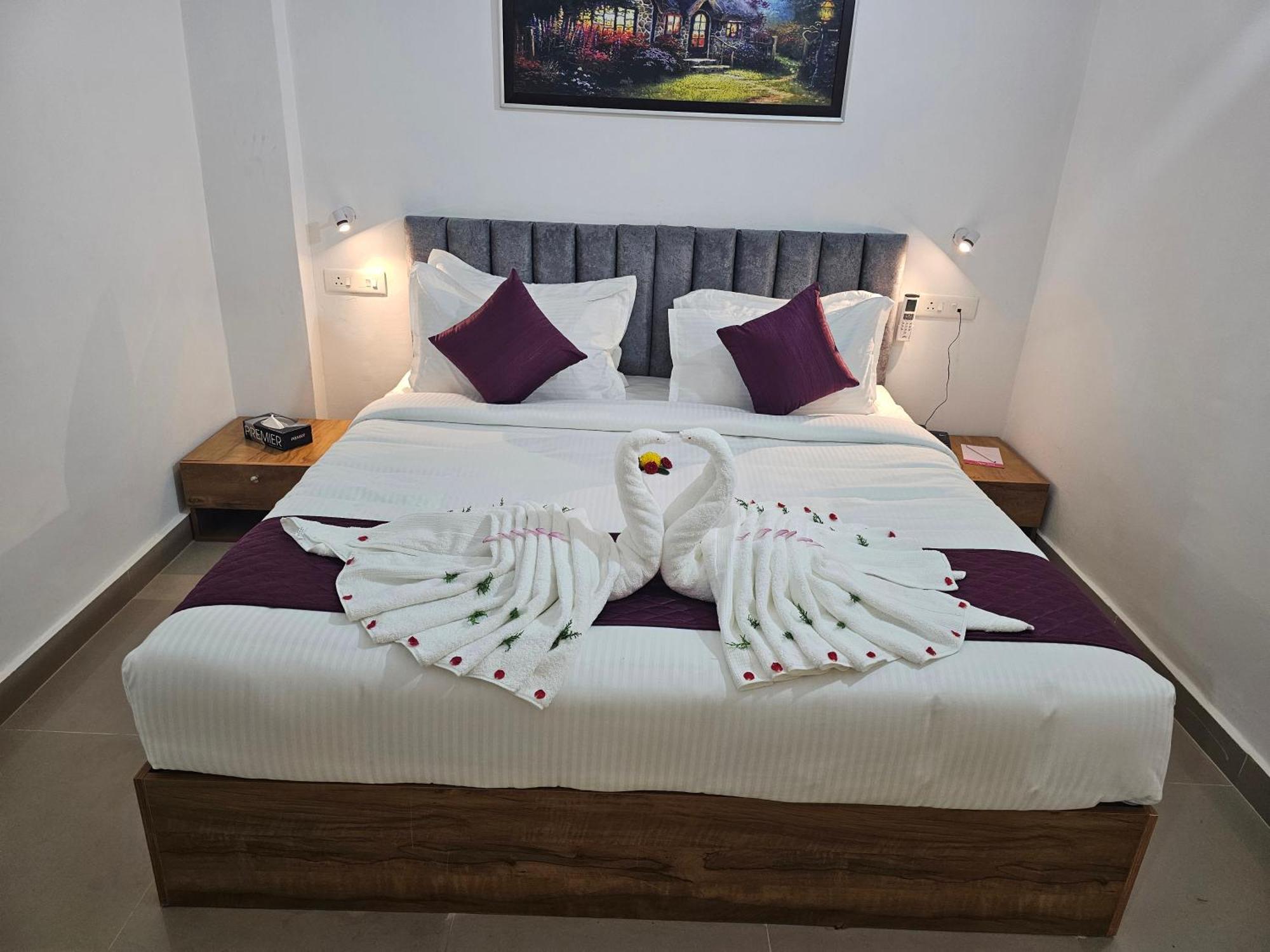 Pearl Residency Hotel Ayoor Ngoại thất bức ảnh