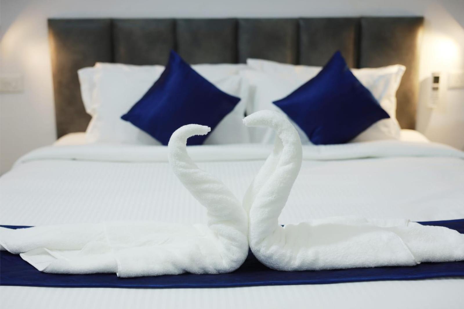 Pearl Residency Hotel Ayoor Ngoại thất bức ảnh