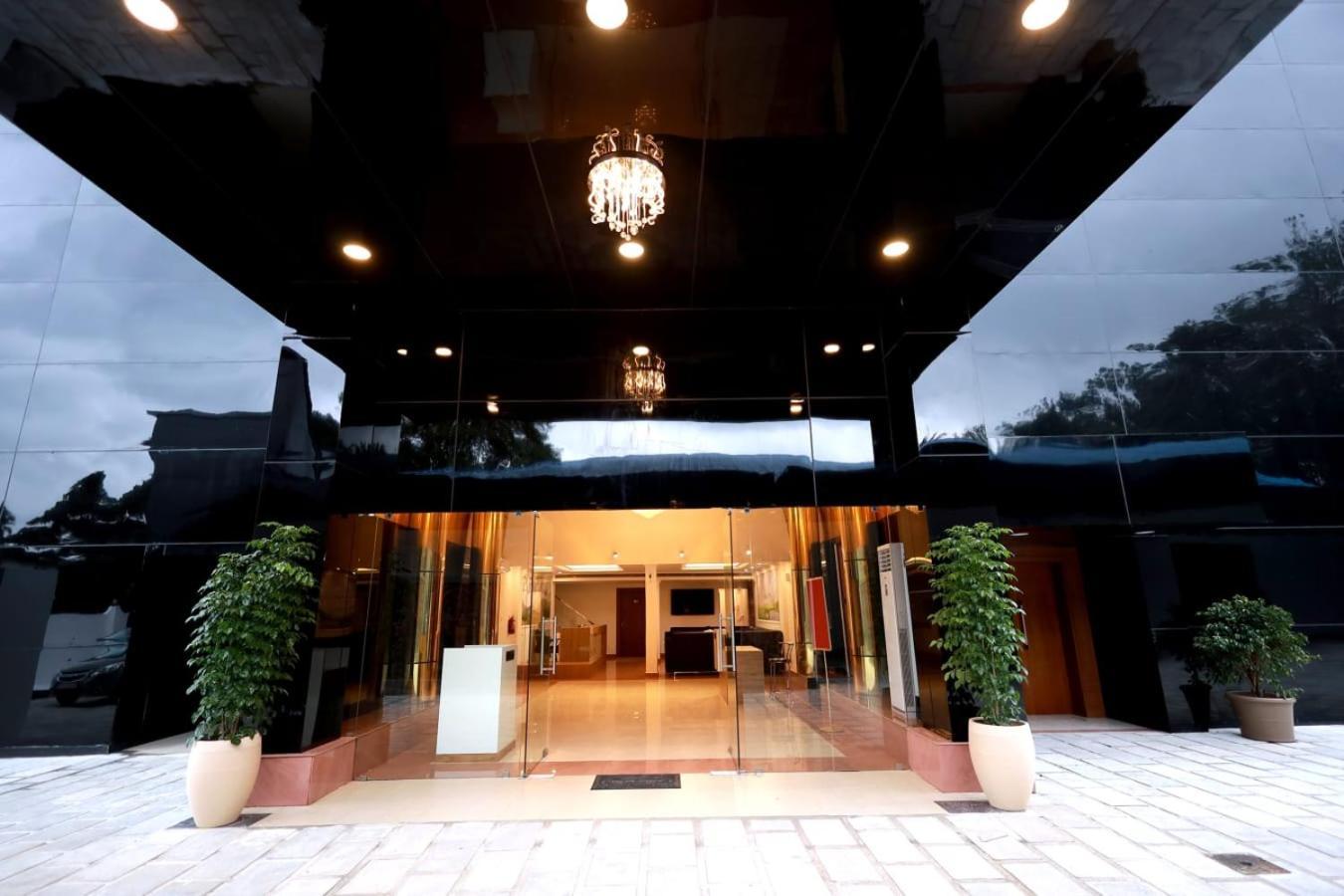 Pearl Residency Hotel Ayoor Ngoại thất bức ảnh