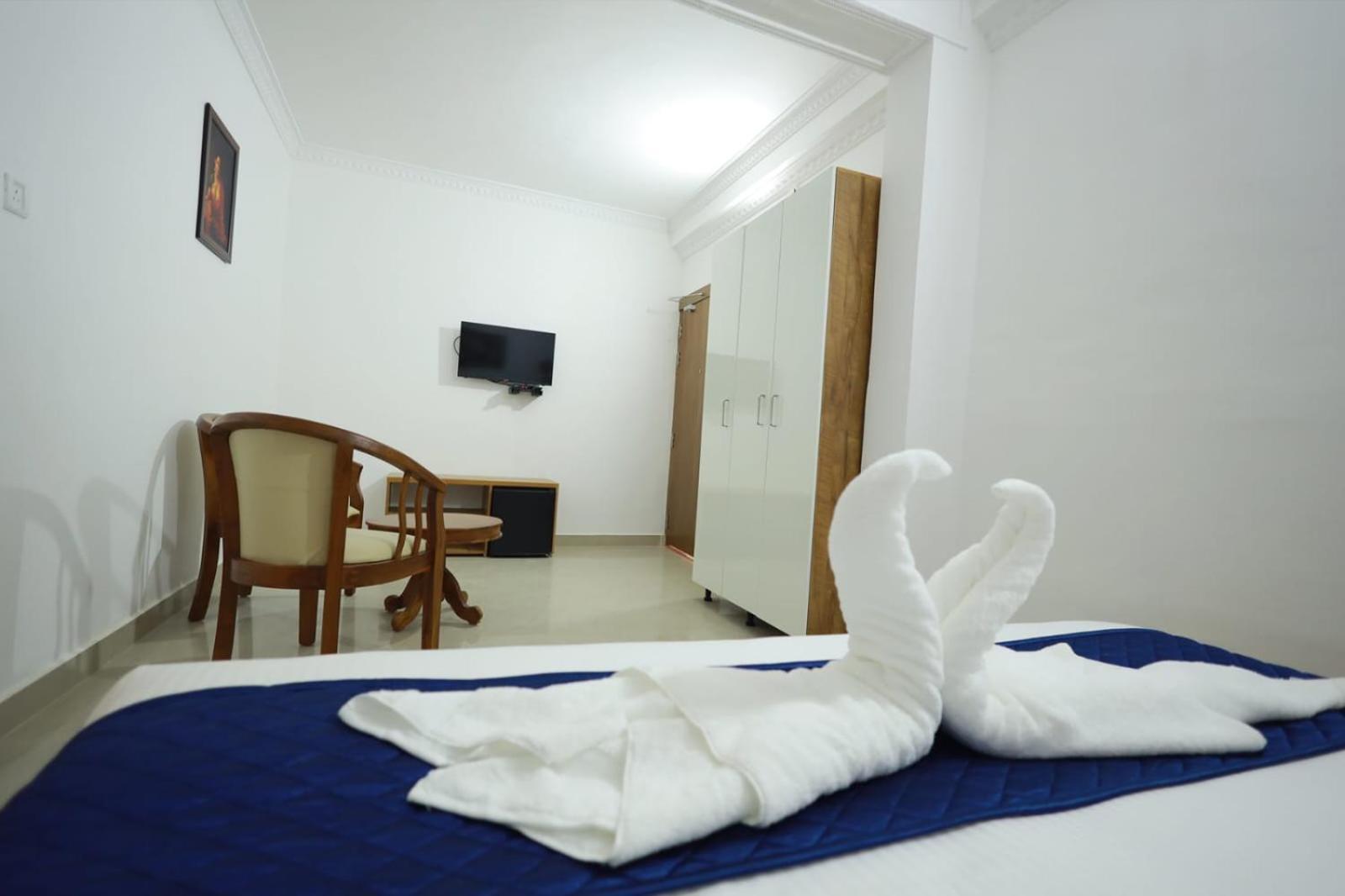 Pearl Residency Hotel Ayoor Ngoại thất bức ảnh