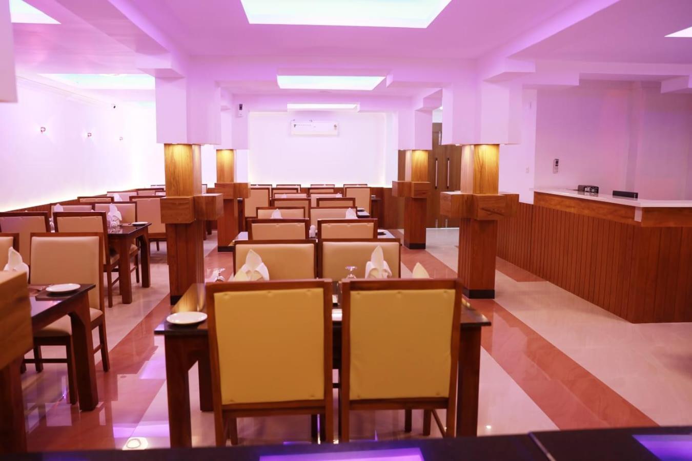 Pearl Residency Hotel Ayoor Ngoại thất bức ảnh