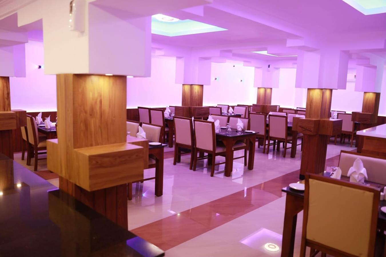 Pearl Residency Hotel Ayoor Ngoại thất bức ảnh
