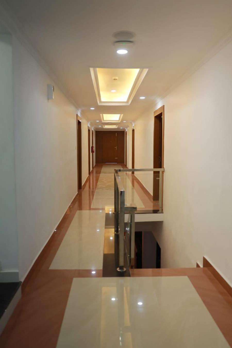 Pearl Residency Hotel Ayoor Ngoại thất bức ảnh
