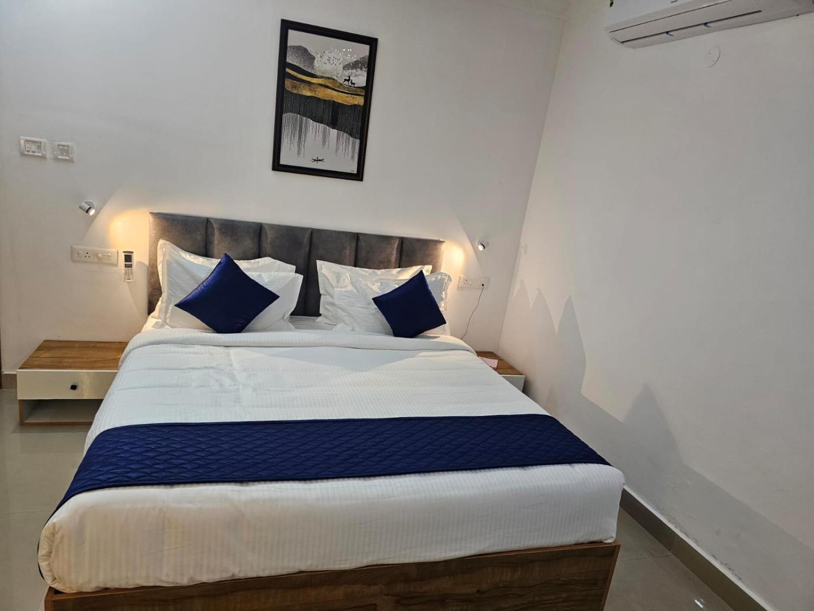 Pearl Residency Hotel Ayoor Ngoại thất bức ảnh